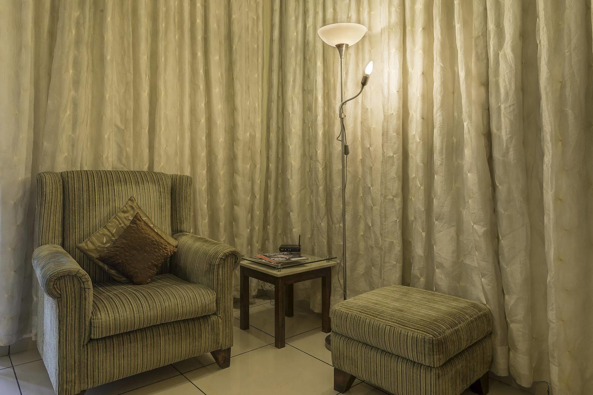 Mayflower Hayz Boutique Bangalore Luaran gambar